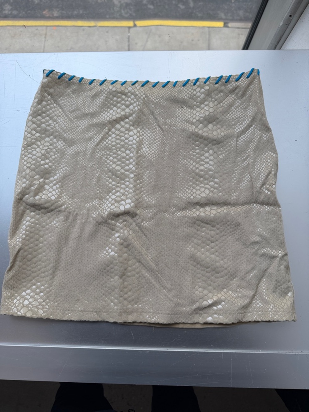 Beige Snake-Texture Mini Skirt with Blue Trim size 44 - M